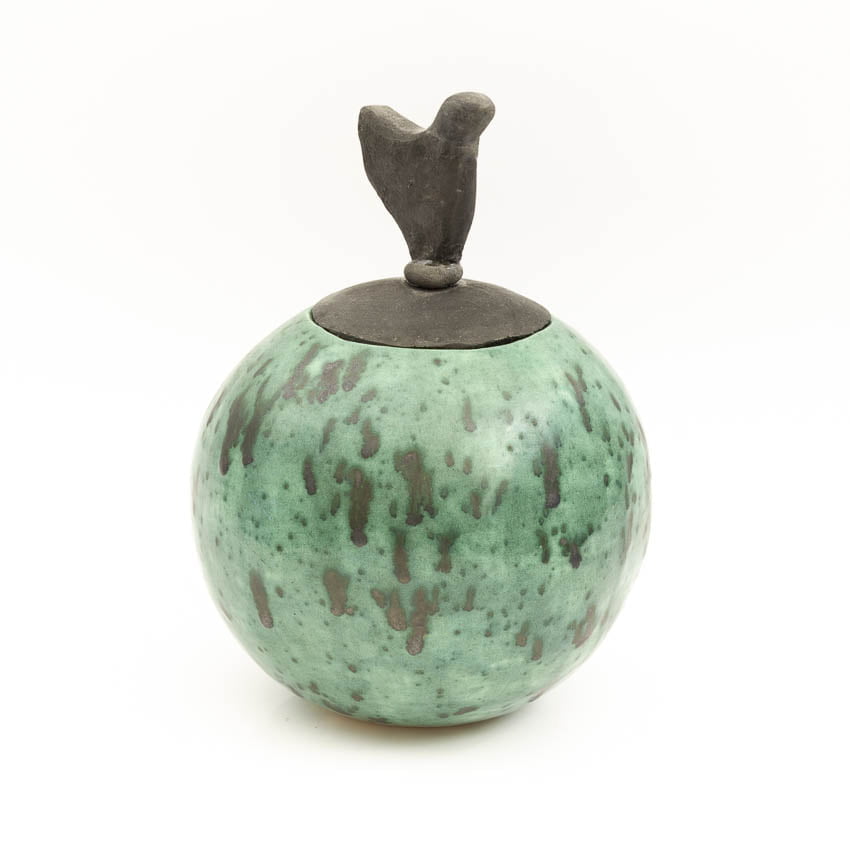Middelgrote_urn_midi_keramiek_bijzondere_buchero_groen_effectglazuur_vogel_deksel_handwerk
